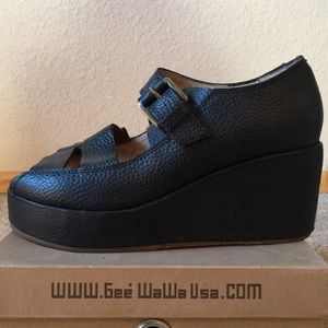 Gee WaWa platform shoe.  Size 9.
